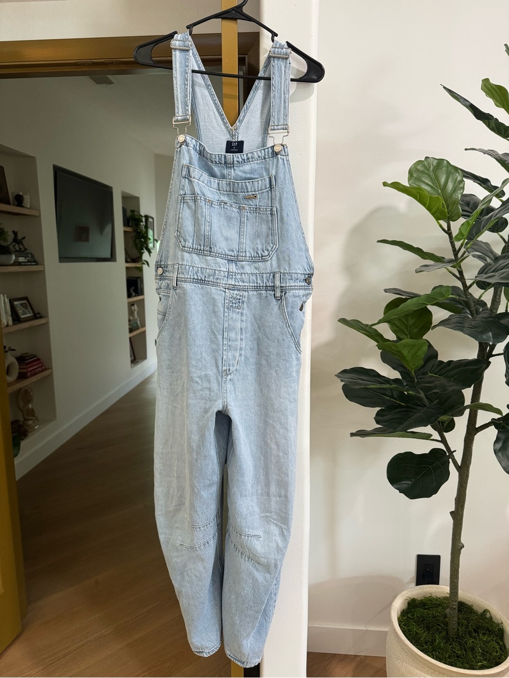 NWT Gap Ultra-Soft Horseshoe Barrel Leg Overalls - Picture 3 of 7